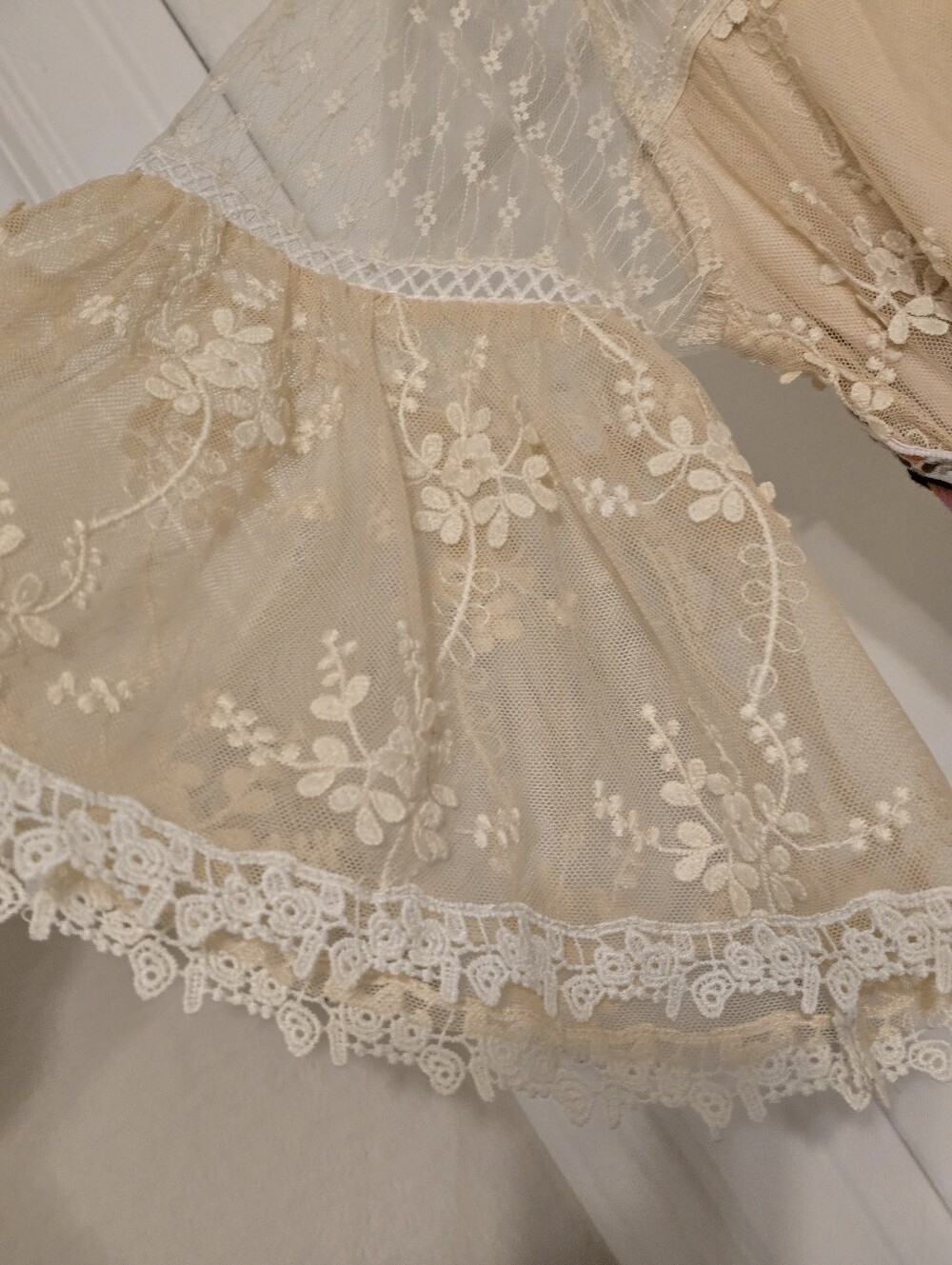 POL Sheer Ivory Lace Floral Embroidered Overlay Dress With Belle Sleeves Sz S - Picture 11 of 16